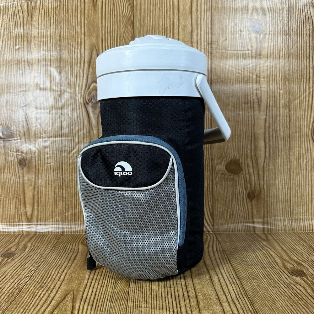 Igloo Water Jug Cooler With Cover 1/2 gallon with Storage Pouch 12.5”